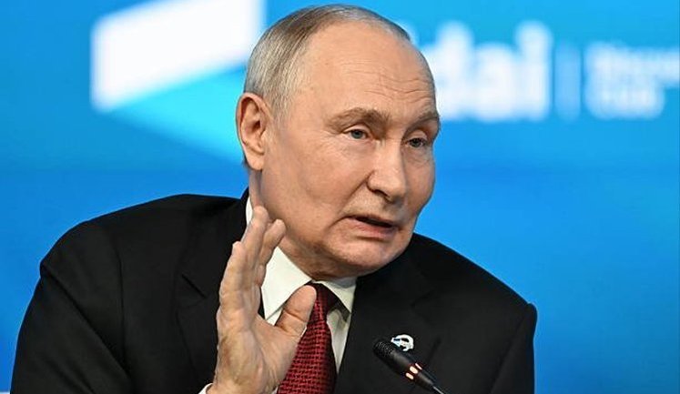 Путин назвал "бессмысленным" предложение Украины о прекращении огня в Черном море