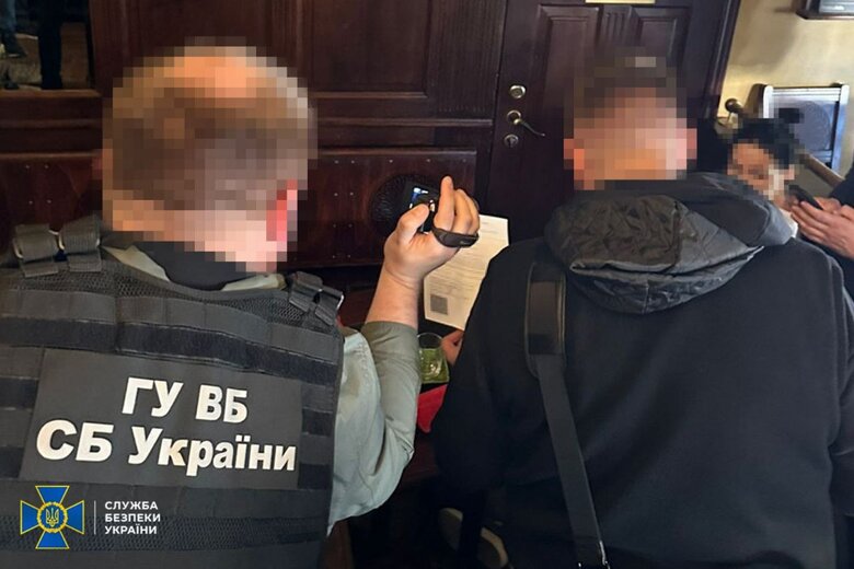 На Вінниччині полковнику СБУ пропонували 1 млн доларів хабаря