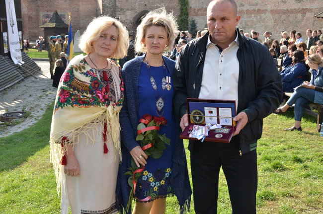 Не могла собі уявити, що представлятиму до нагороди Народний Герой свого… сина! Репортаж із церемонії у Луцьку 05