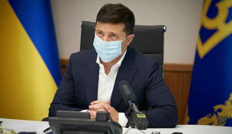 Зеленский поручил Баканову подключить СБУ к борьбе с перегрузом фур на дорогах