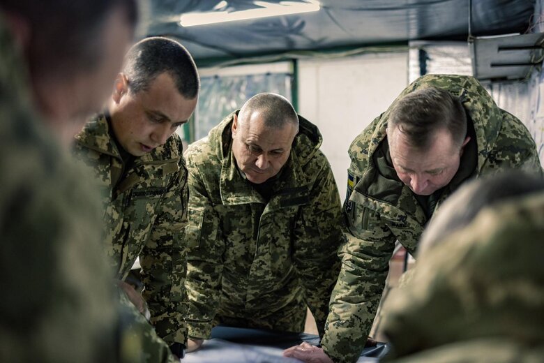 Залужний та Шаптала відвідали зони відповідальності ОСУВ Таврія і Одеса: Узгодили кроки задля підвищення ефективності застосування військ 07 Залужний та Шаптала відвідали зони відповідальності ОСУВ Таврія і Одеса: Узгодили кроки задля підвищення ефективності застосування військ 07