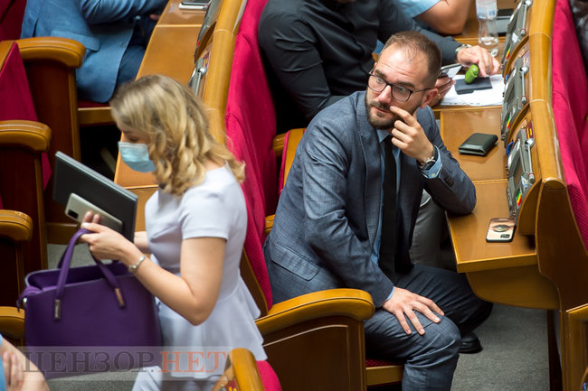Корнієнко, який підтягує штани, Яременко бентежить колег, погляд Юрченка в спину, - день роботи Ради 14 липня 16