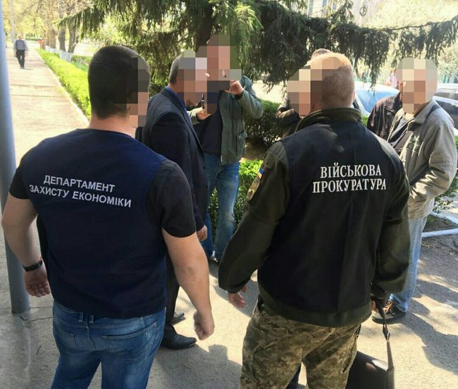 Начальник управления по вопросам чрезвычайных ситуаций Николаевской ОГА задержан при получении 2 тыс. долл. взятки, - военная прокуратура 01