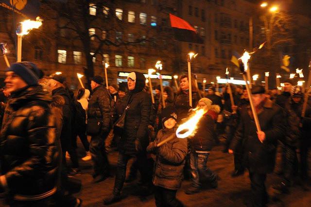 памяти шествие героев факельное крут