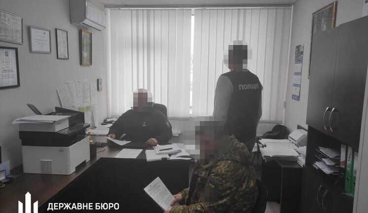 Вывозили за границу военных, ушедших в СОЧ: на Виннитчине разоблачили двух правоохранителей. ФОТОрепортаж