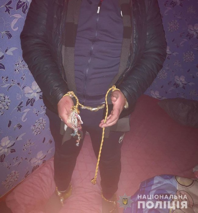 Били і принижували: поліція розшукала на Кіровоградщині викраденого харківянина і затримала його наглядачів 02 Били і принижували: поліція розшукала на Кіровоградщині викраденого харківянина і затримала його наглядачів 02