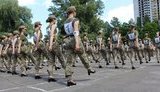 На параді красивіше, коли жінки-військовослужбовці одягнені у футболки і штани, а взуті в берці, - "слуга народу" Кравчук