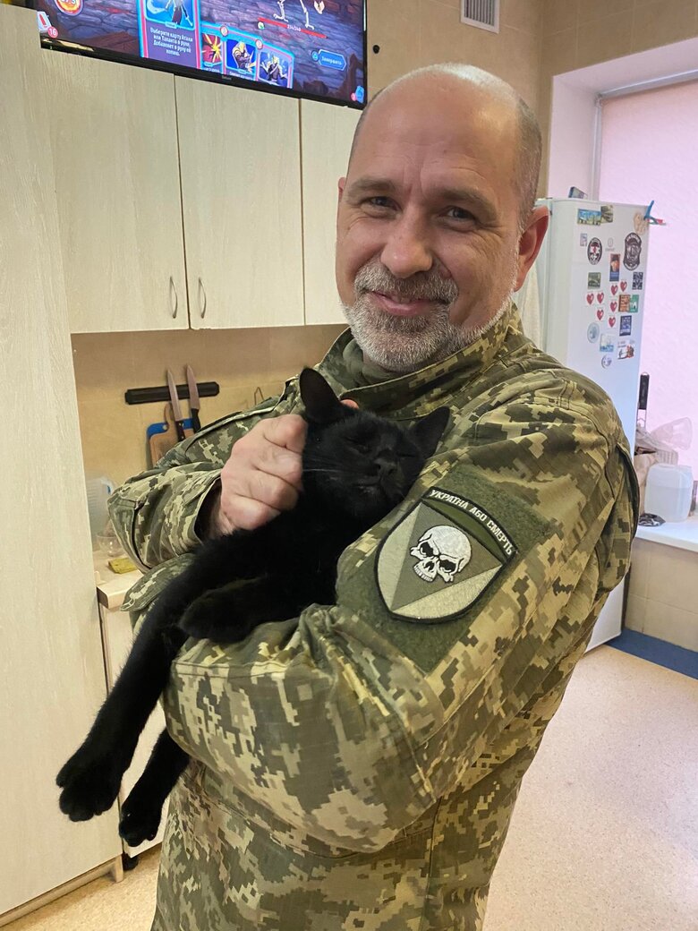 Олег Пилипчук: Дуже складно, коли ти везеш бійця, з яким нещодавно спілкувався, а тепер бачиш його мертвим, вкладаєш в цей чорний мішок і закриваєш 07