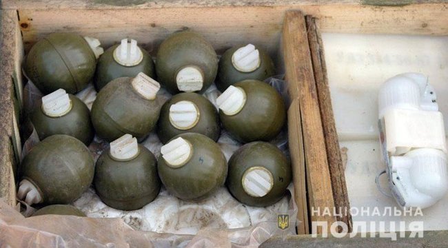 Арсенал боеприпасов обнаружен в гараже в Бахмуте, - Нацполиция 03