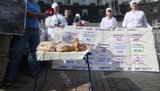 Голодовка под Кабмином: одну из тружениц хлебокомбината забрала "скорая". ВИДЕО