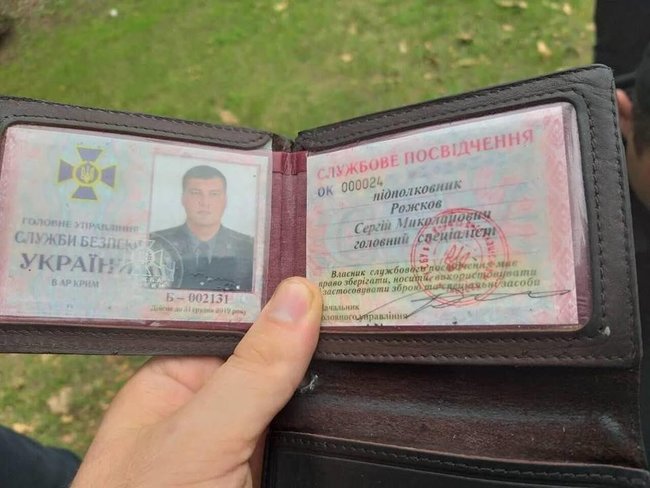 Подполковника СБУ задержали за мастурбацию на детской площадке в центре Херсона, - очевидцы 02 Подполковника СБУ задержали за мастурбацию на детской площадке в центре Херсона, - очевидцы 02