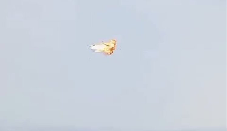 Момент сбивания и детонации российского "Шахеда" в воздухе. ВИДЕО