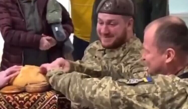 Украинцы американского Миннеаполиса встречают приехавших на протезирование ветеранов ВСУ. ВИДЕО