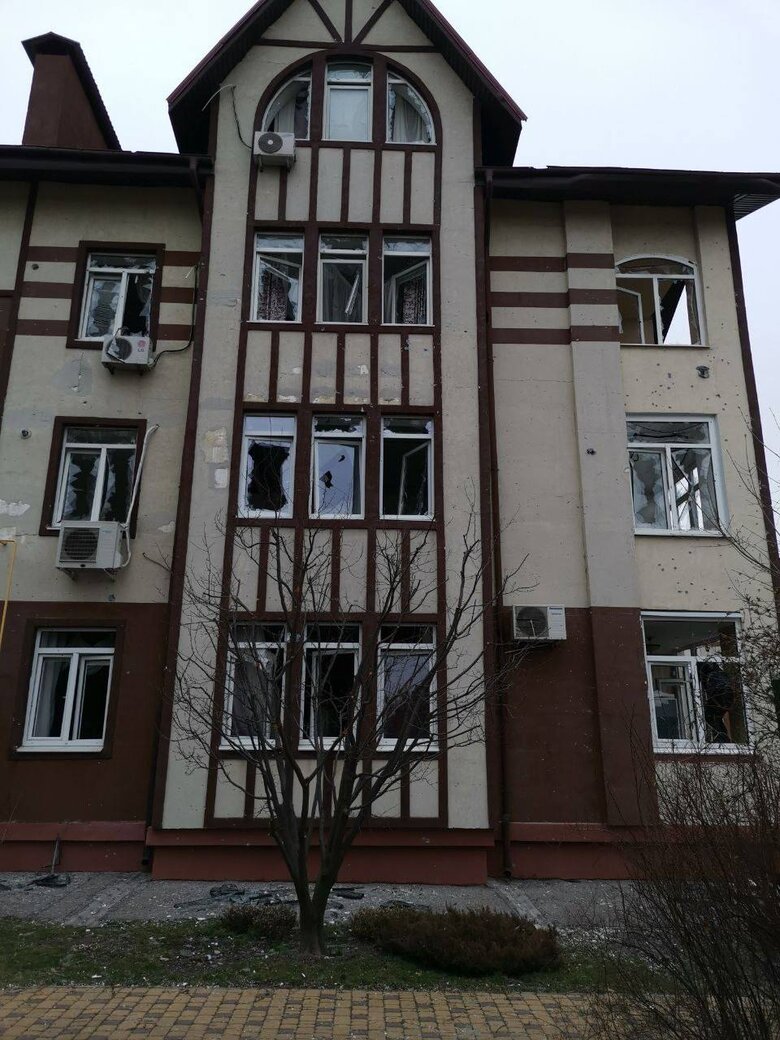 Consequences of rocket attack on residential complex in Zaporizhzhia 01