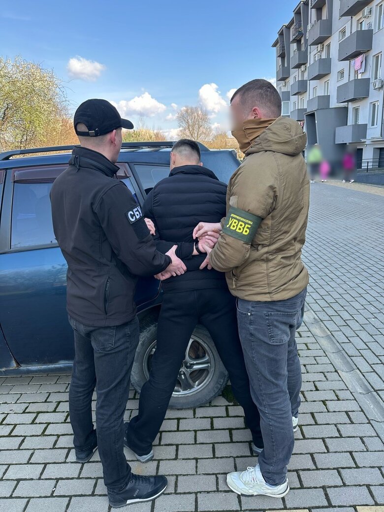 В Ужгороді затримали прикордонника за сприяння у незаконному перетині кордону
