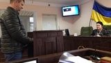 Я зазнав удару кийком в обличчя. Спробував прикритися - й дістав перелом руки, носа і контузію ока: суд заслухав свідчення потерпілих у справі екскомандира харківського "Беркуту" Лукаша. ФОТО