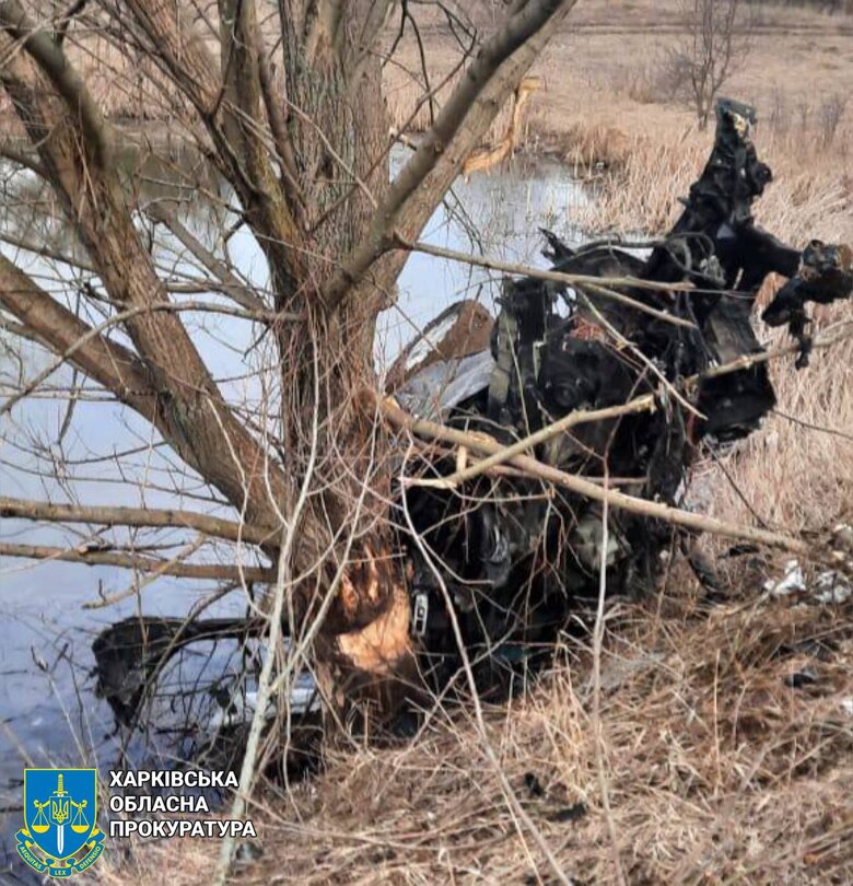На Чугуївщині автомобіль підірвався на міні: є загиблий 03