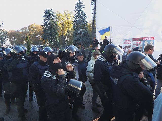 Rada perimeter encircled by law enforcers on second day of mass protests in downtown Kyiv 03 Rada perimeter encircled by law enforcers on second day of mass protests in downtown Kyiv 03