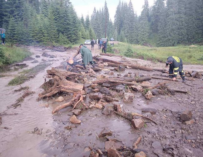 Два селеві потоки зійшли на Закарпатті 05