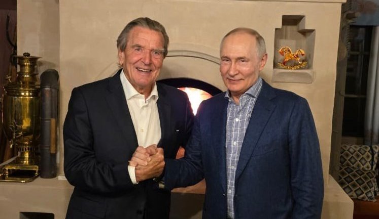 Putin celebrated his birthday in company of former German Chancellor Schröder