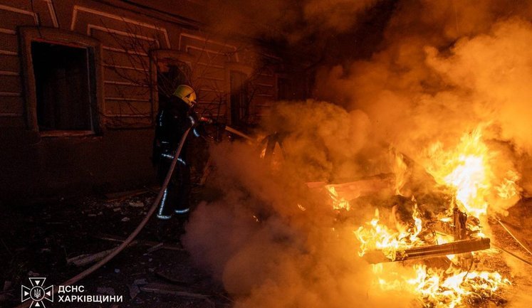Ворог вночі вдарив по Харкову: четверо людей постраждали, виникли пожежі. ФОТОрепортаж