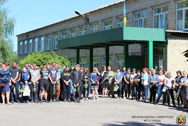 Toretsk pays last tribute to 15-year-old local girl killed in Russian terrorists’ artillery strike 01