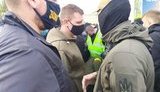 "Стус прийде за тобою", - активісти пікетують концерт-хол у Миколаєві, де проводить зустріч із виборцями Медведчук. ФОТО