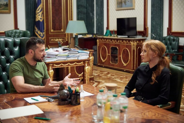 Hollywood star Chastain visited Irpin, Okhmatdit and met with Zelensky 02