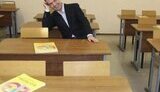 Медведев вернулся в родную школу - президент попинал мяч и подтянулся на турнике. ФОТОрепортаж.