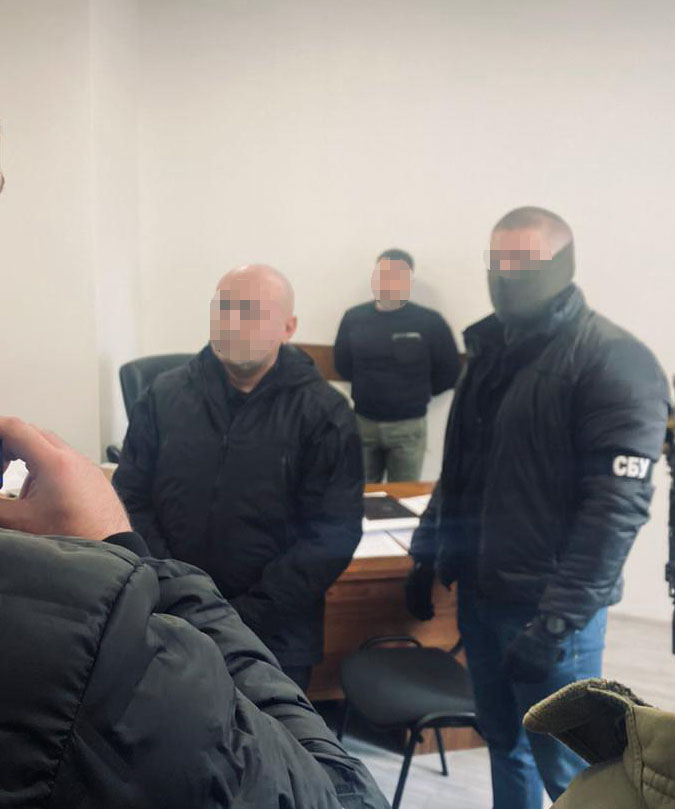 Керівництво міграційной поліції викрито на організації борделів 06