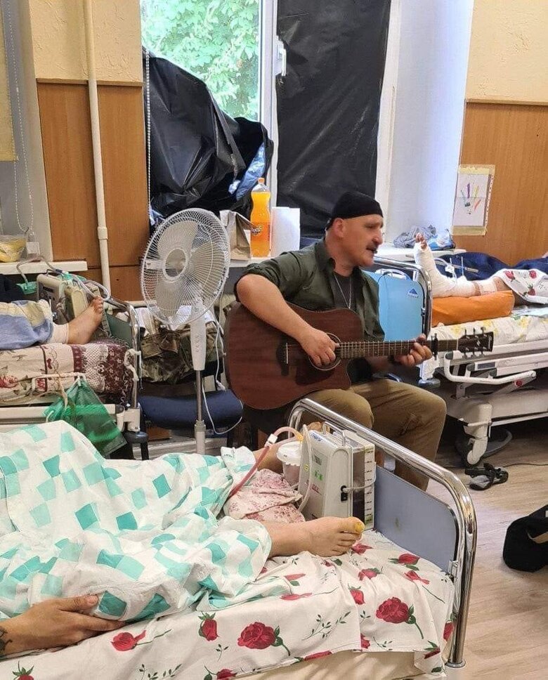 Займи свій метр і копай вглиб: Фома з Мандрів та генпродюсер Ukrainian Fashion Week Володимир Нечипорук - про шанс України, цікавість Заходу, музику, фешн і будні волонтерів 02