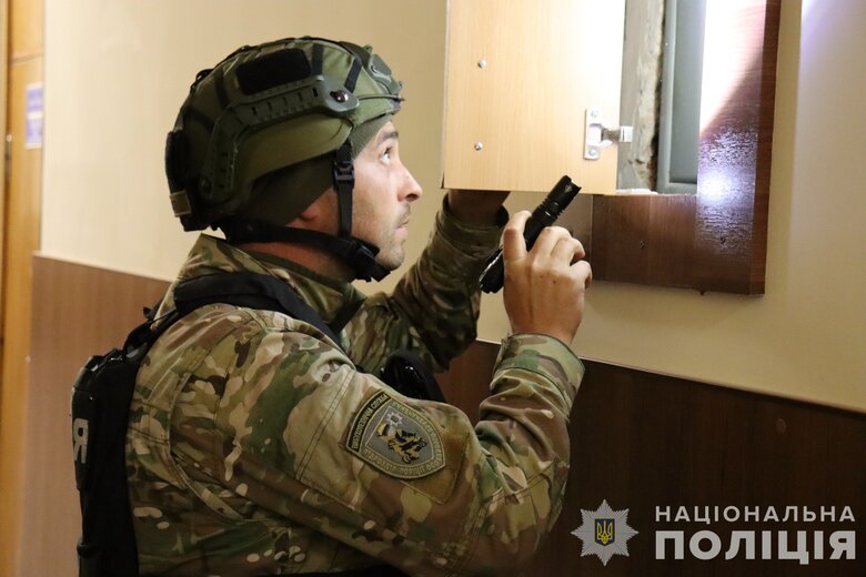 Поліція перевірила 60% закладів щодо повідомлень про мінування
