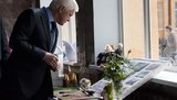 Поучение детям - спикер-кандидат подарил школьникам дневники со своими цитатами. ФОТОрепортаж