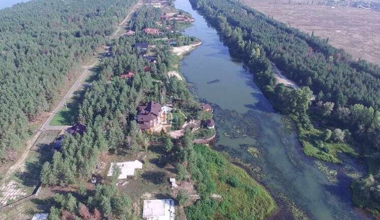 Земельні схеми в законі: чи легалізували нардепи передачу лісів, угідь та узбережь в приватні руки?