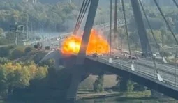 Враг снова нанес удар по Северному мосту в Киеве. ВИДЕО+ФОТО