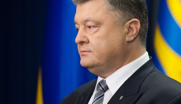Порошенко про відпочинок на Мальдівах: "Кордон я перетинав за своїм прізвищем. Оплачував відпочинок зі свого банківського рахунка". ВIДЕО