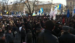 Около 10 тысяч львовян вышли на марш оппозиции. ФОТОрепортаж (обновлено)