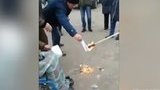 Протестующие на Житомирщине сожгли платежки за доставку газа. ВИДЕО