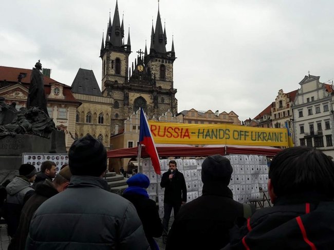 Акція памяті Героїв Небесної Сотні відбулася в центрі Праги 01