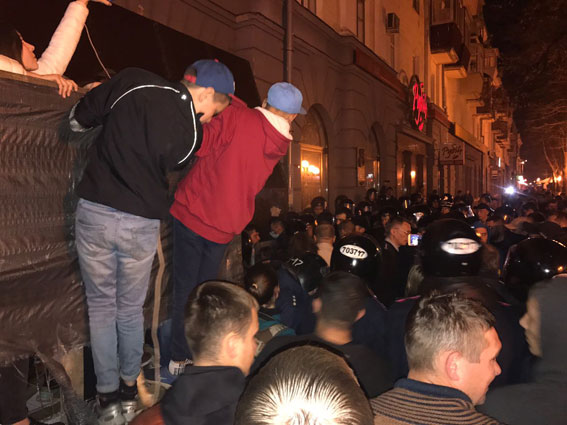 Turmoil in Poltava: three persons injured in clash between activists and developer’s security guards, - National Police 04
