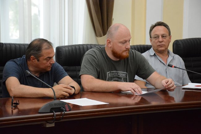 Глава Генштабу ЗСУ Хомчак зустрівся з представниками волонтерських організацій 02