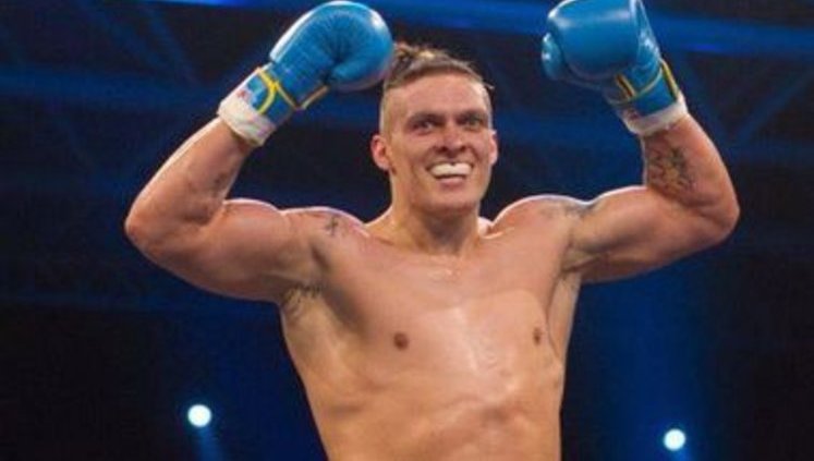 Ukrainian boxer Oleksandr Usyk retained his world title