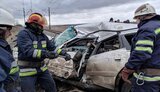 Электричка врезалась в машину на Донбассе - водитель погиб, пассажир госпитализирован, - ГСЧС. ВИДЕО+ФОТОрепортаж