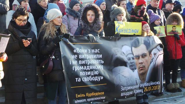 "Беззахисні захисники": в Києві пройшла акція солідарності із заарештованим в окупованому Криму адвокатом Курбедіновим 05 "Беззахисні захисники": в Києві пройшла акція солідарності із заарештованим в окупованому Криму адвокатом Курбедіновим 05
