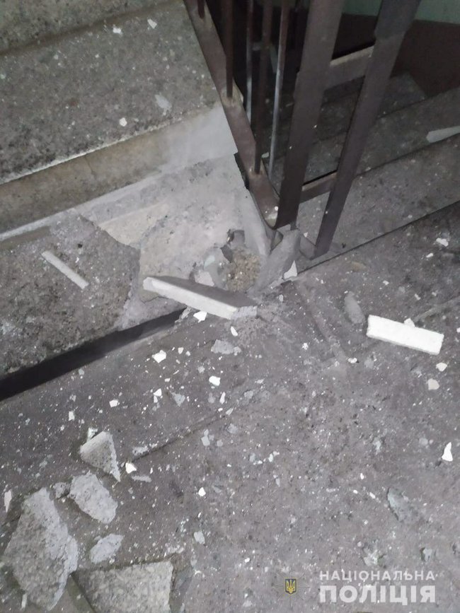 У підїзді однієї з багатоповерхівок на Львівщині вибухнула граната, постраждалих немає, - поліція 02
