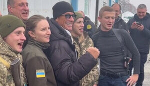 Ван Дамм з військовими прокричав "Слава Україні!". ВIДЕО