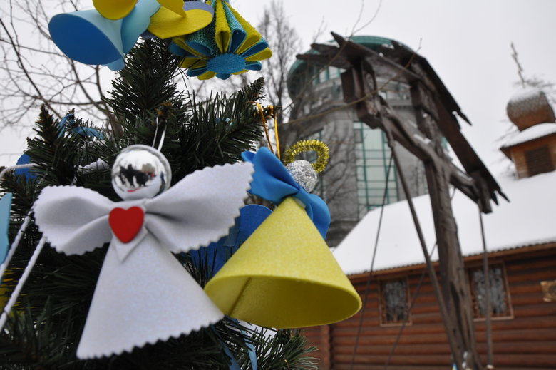Ялинка для Героїв: у Києві вшанували память загиблих воїнів та Героїв Небесної Сотні 12