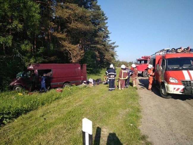 Six persons died, two received injuries in car crash in Lviv region this morning, - media 03