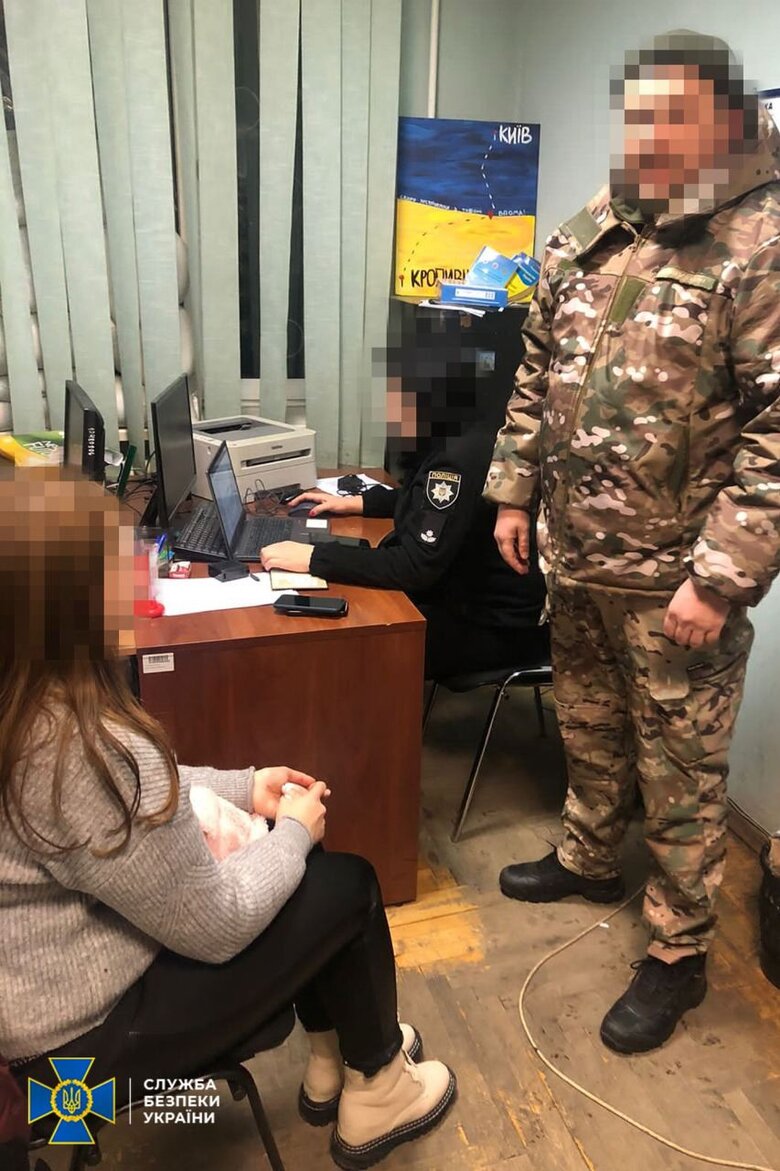 СБУ в Киеве задержала чиновницу из Купянска, работавшую на захватчиков 01 СБУ в Киеве задержала чиновницу из Купянска, работавшую на захватчиков 01
