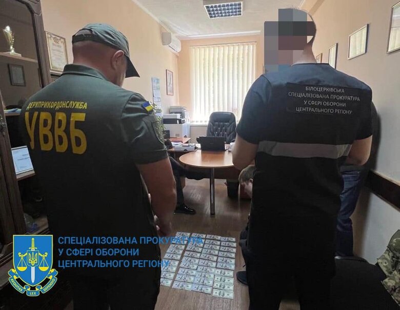 бізнесмен намагався дати хабар за партію неякісних курток для ЗСУ